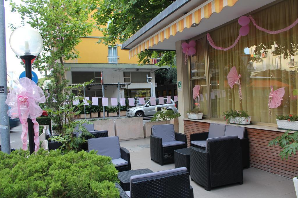 Hotel Galileo Rimini Exterior foto