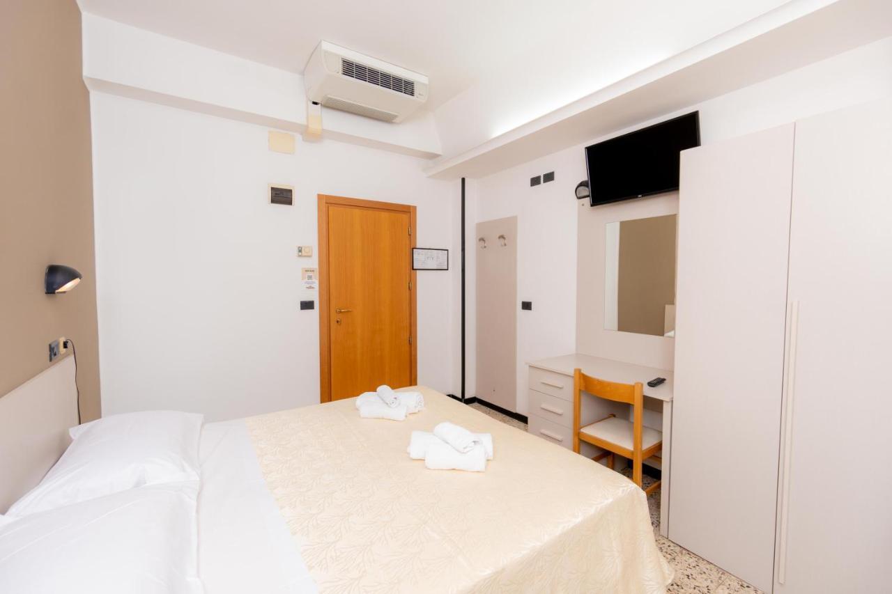 Hotel Galileo Rimini Exterior foto