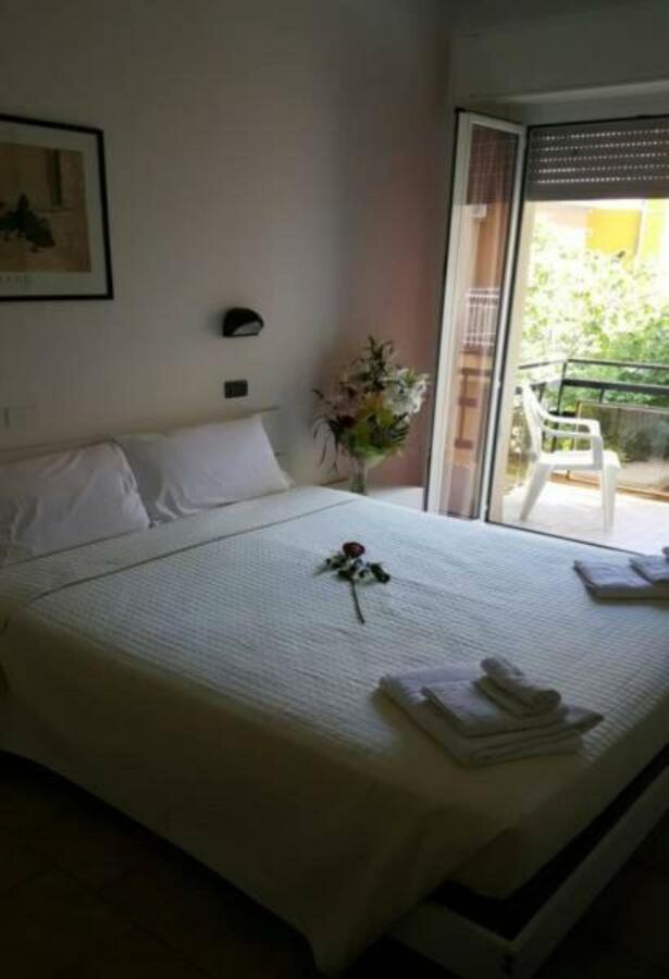 Hotel Galileo Rimini Exterior foto